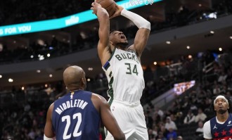 字母哥空砍33+15麦科勒姆绝杀 奇才胜雄鹿