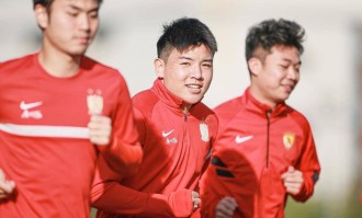 年仅21岁！曝中国男足新星正式加盟英超，已签合同，亚洲杯后官宣