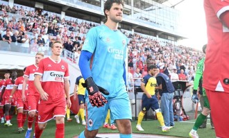 曼联锁定比利时门神拉曼斯，奥纳纳地位无忧但替补悬了？