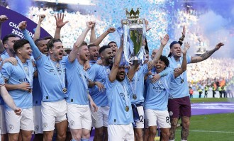 欧冠生死局！比利亚雷主场死磕曼城，残阵防线能否扛住哈兰德狂轰？