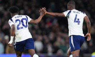 热刺球员困惑于弗兰克的战术调整：谁在掌控更衣室？